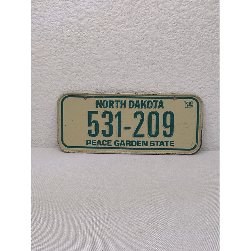 Vintage 1981 North Dakota Bicycle License Plate 531-209 Peace Garden State Bike